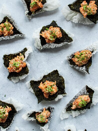 Crispy rispapir med sashimisalat