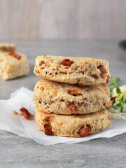 Grove scones med bacon