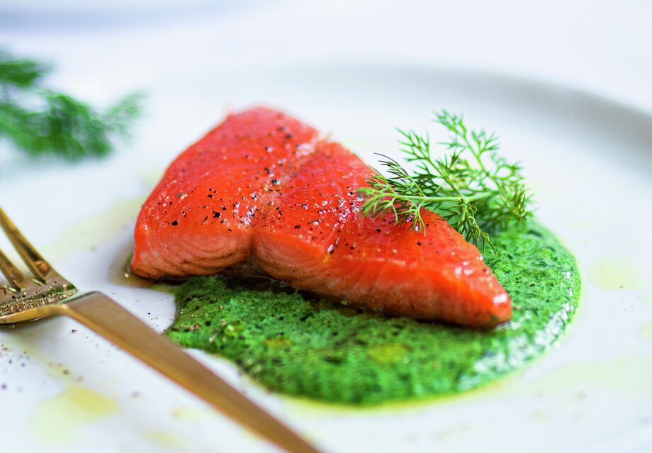 Lettgravet ørret med spinatkrem