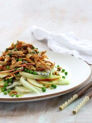 Eple- og fennikelsalat med grillet kylling
