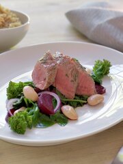 Marinert lammefilet med smørstekte rødbeter og spinat