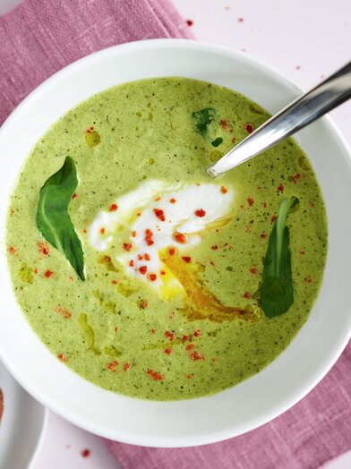 Purre- og brokkolisuppe med egg