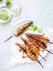 CHILI- OG HVITLØKSMARINERTE KYLLINGSPYD