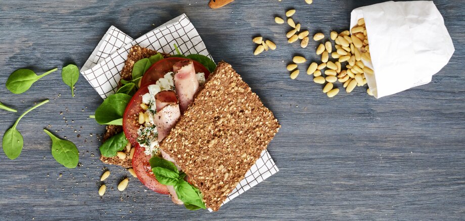 Sandwich med skinke og cottage cheese                             