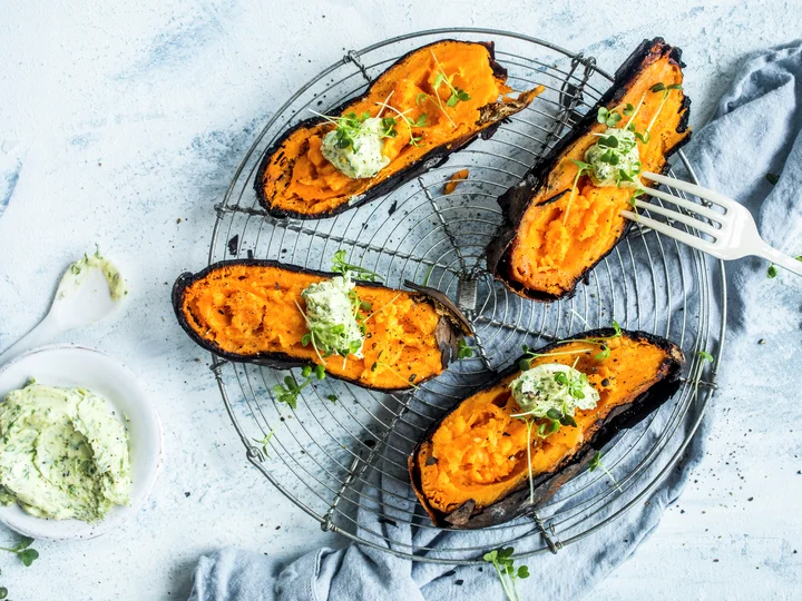GRILLET SØTPOTET MED URTESMØR
