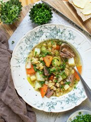Ertesuppe med svineknoke