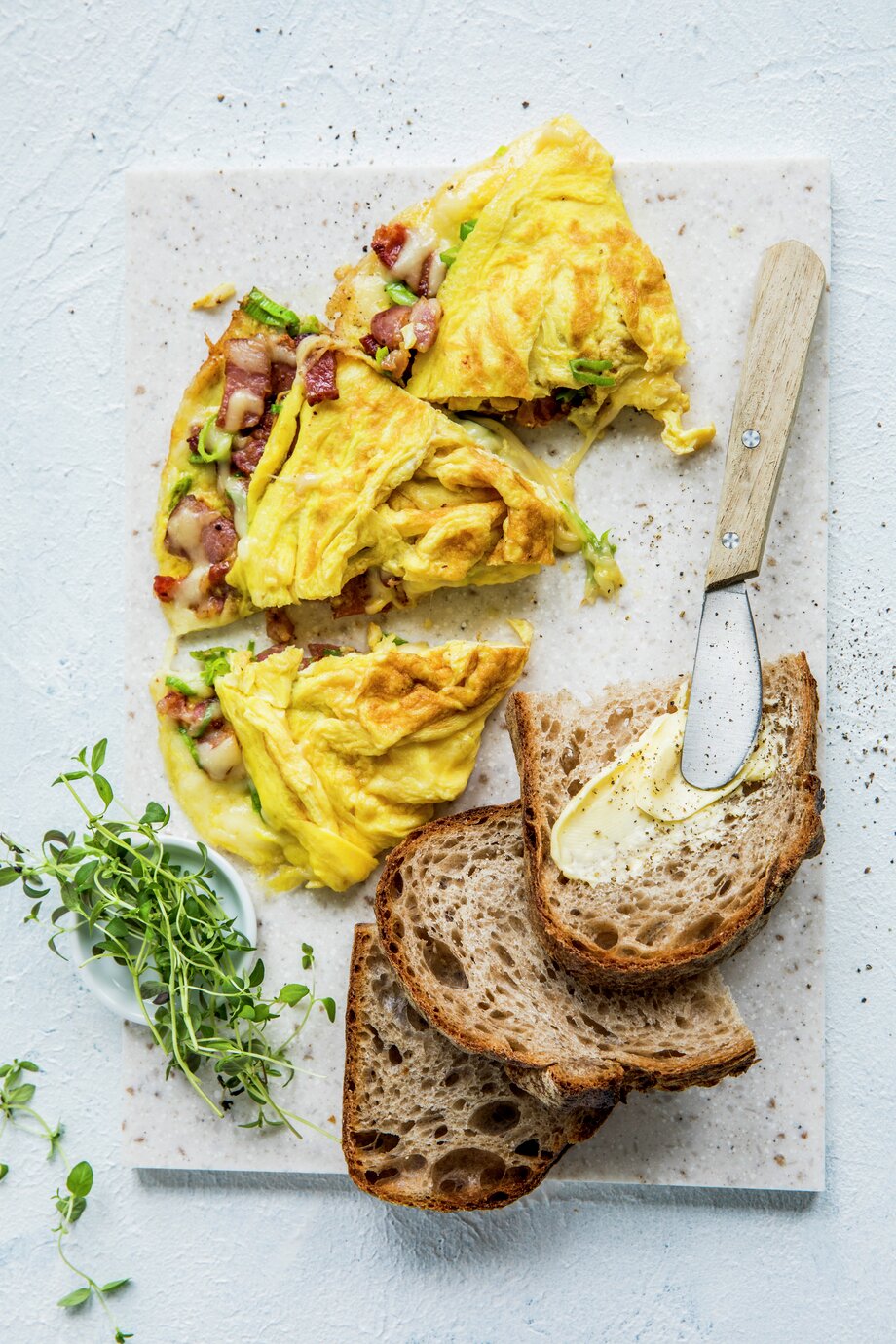 Omelett med bacon og purre