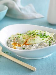Byggrynsgrøt med egg