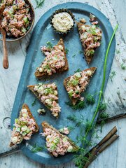 Rugbrød med laks
