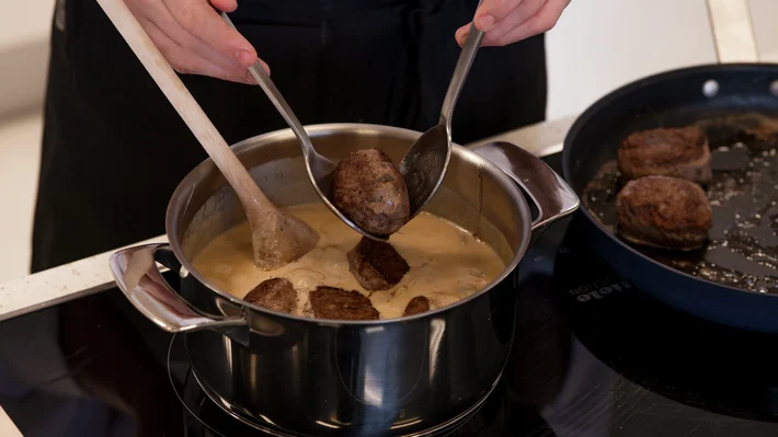 Reinsdyrkaker i kremet viltsaus 3e