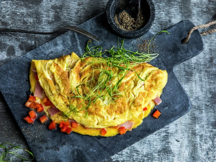 Omelett med skinke og paprika