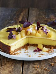 Ostekake med chévre og posjert pære