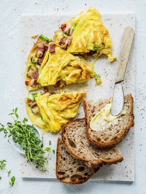 Omelett med bacon og purre
