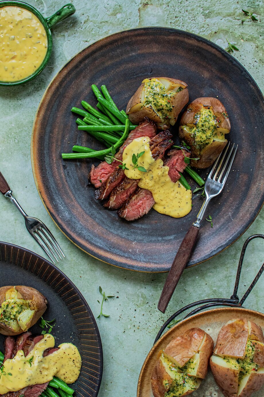 Flat iron med bakt potet og béarnaise