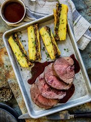 ØLBRAISERT REINSDYRSTEK MED POTET- OG SOPPTERRINE