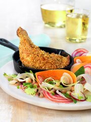 Krydret kyllinglår med bønnesalat