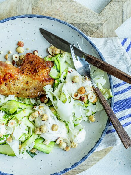 Grillet kyllinglår med frisk salat