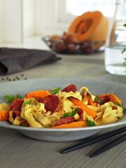 Tagliatelle med salami og gresskar