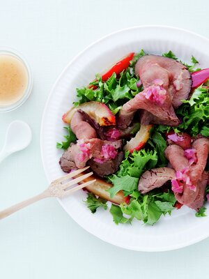 Roastbiffsalat med plommer