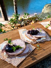 Flatbrød med reinsdyrtunge