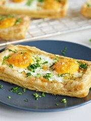 Butterdeig med egg og ost
