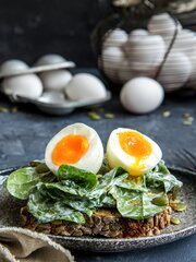 Kokt egg på spinatkrem