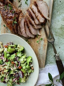 Svinefilet med brokkolisalat