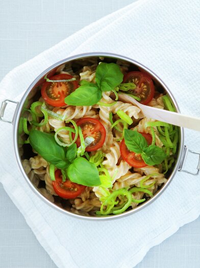 Pastasalat med ravigottedressing