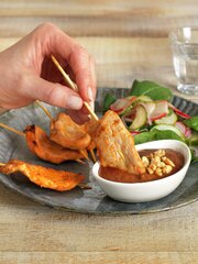 THAI MOO SATAY - svinesatay med peanøttsaus og salat