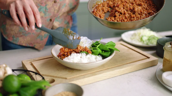 Asiatisk bowl med kjøttdeig trinnbilder