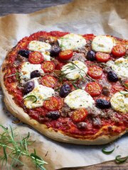 Pizza med lammeskav og chevre