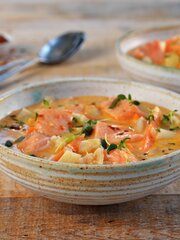Kremet fiskesuppe med tomatpesto