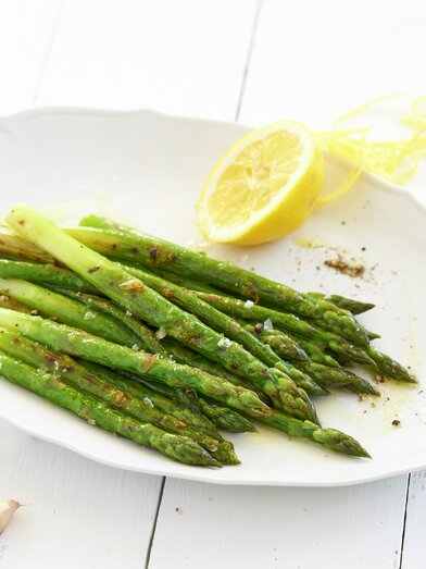 Grillet asparges med sitronolje