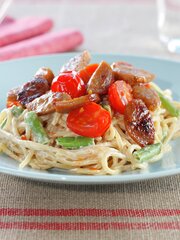 Kremet spagetti med medisterpølse