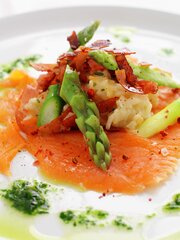 Risotto med spekeskinke, røkelaks og asparges