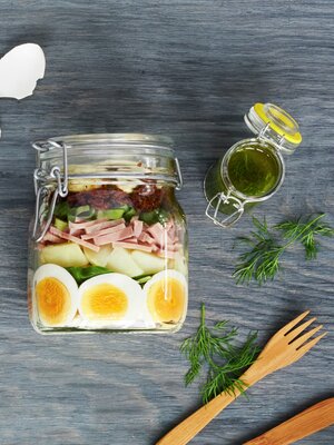 Salat med egg og skinke