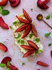 Sandwich med ricotta og plommer