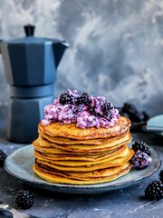 Sunne pannekaker med havregryn og cottage cheese