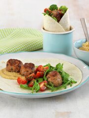 Wrap med kjøttboller og hummus