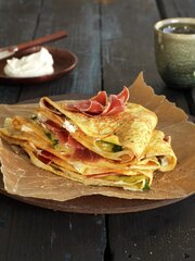 Crêpes med fenalår, ramsløk og snøfrisk