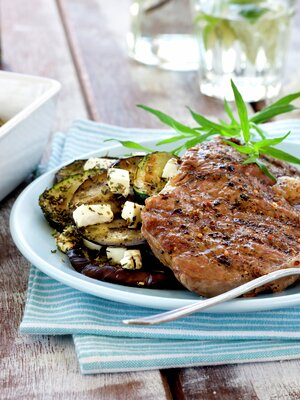 Entrecôte med aubergine- og squashform