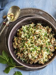 Libanesisk ris og lam med banket agurksalat