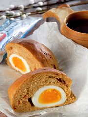 Rundstykker med innbakte egg