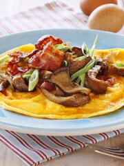 Omelett med sopp og bacon