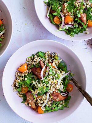 Byggrynsalat med røkt svinekam