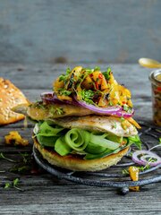 KYLLINGBURGER MED GRILLET ANANAS