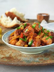 LAMMEKJØTTBOLLER I TOMATSAUS