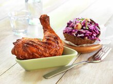 Grillet kyllinglår med kålsalat