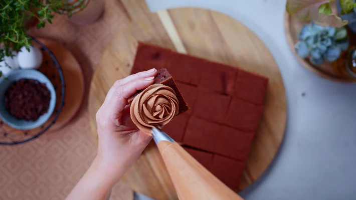 Sjokoladekake trinnbilder