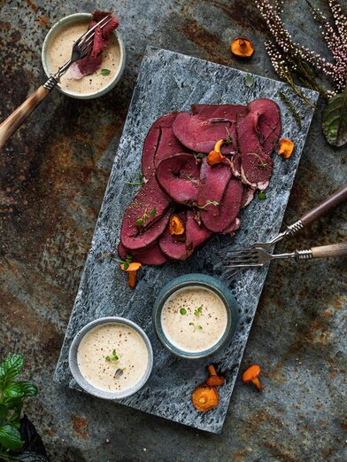 Røkt reinsdyrhjerte med kantarellsuppe